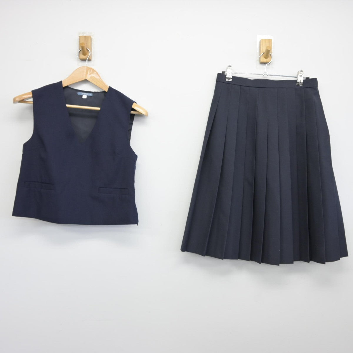 【中古】兵庫県 鷹匠中学校 女子制服 2点（ベスト・スカート）sf036673