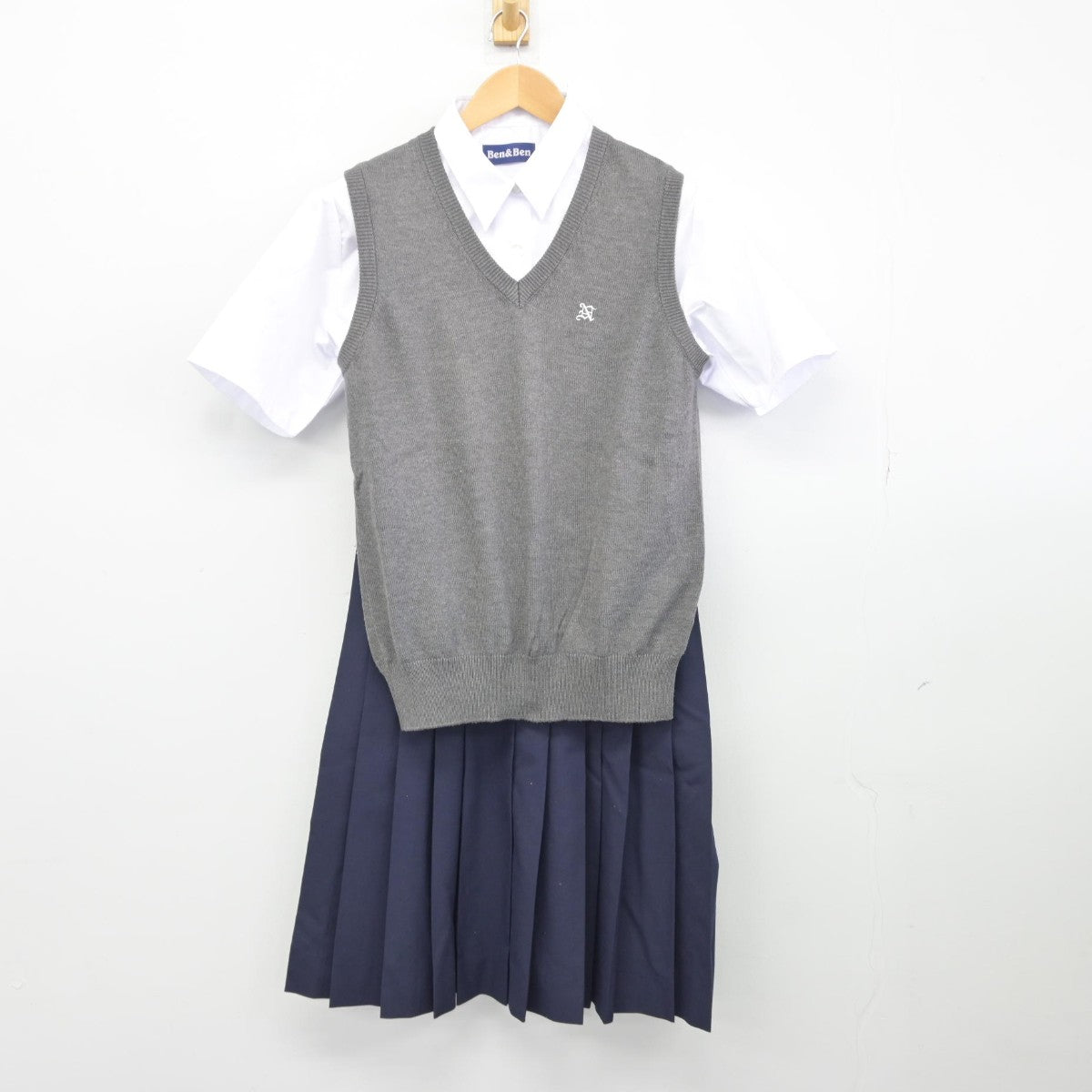 【中古】東京都 西台中学校 女子制服 3点（ニットベスト・シャツ・スカート）sf036676