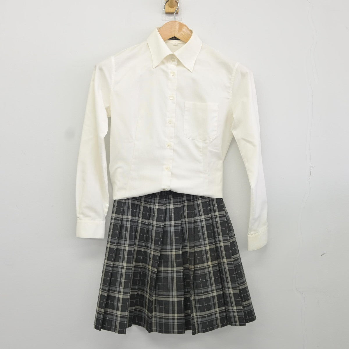 【中古】三重県 日生学園第二高等学校 女子制服 2点（シャツ・スカート）sf036685