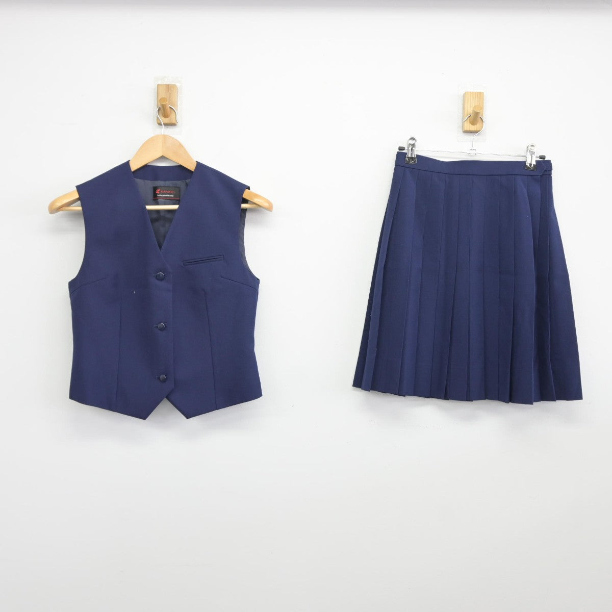 【中古】千葉県 薬園台高等学校 女子制服 2点（ベスト・スカート）sf036691