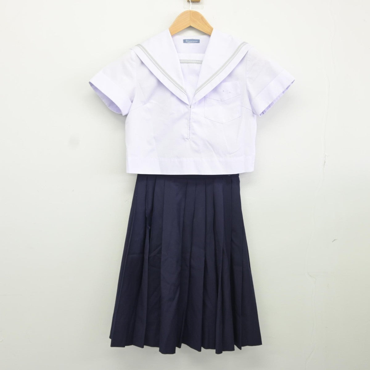 【中古】大阪府 四天王寺中学校 女子制服 3点（セーラー服・スカート）sf036697