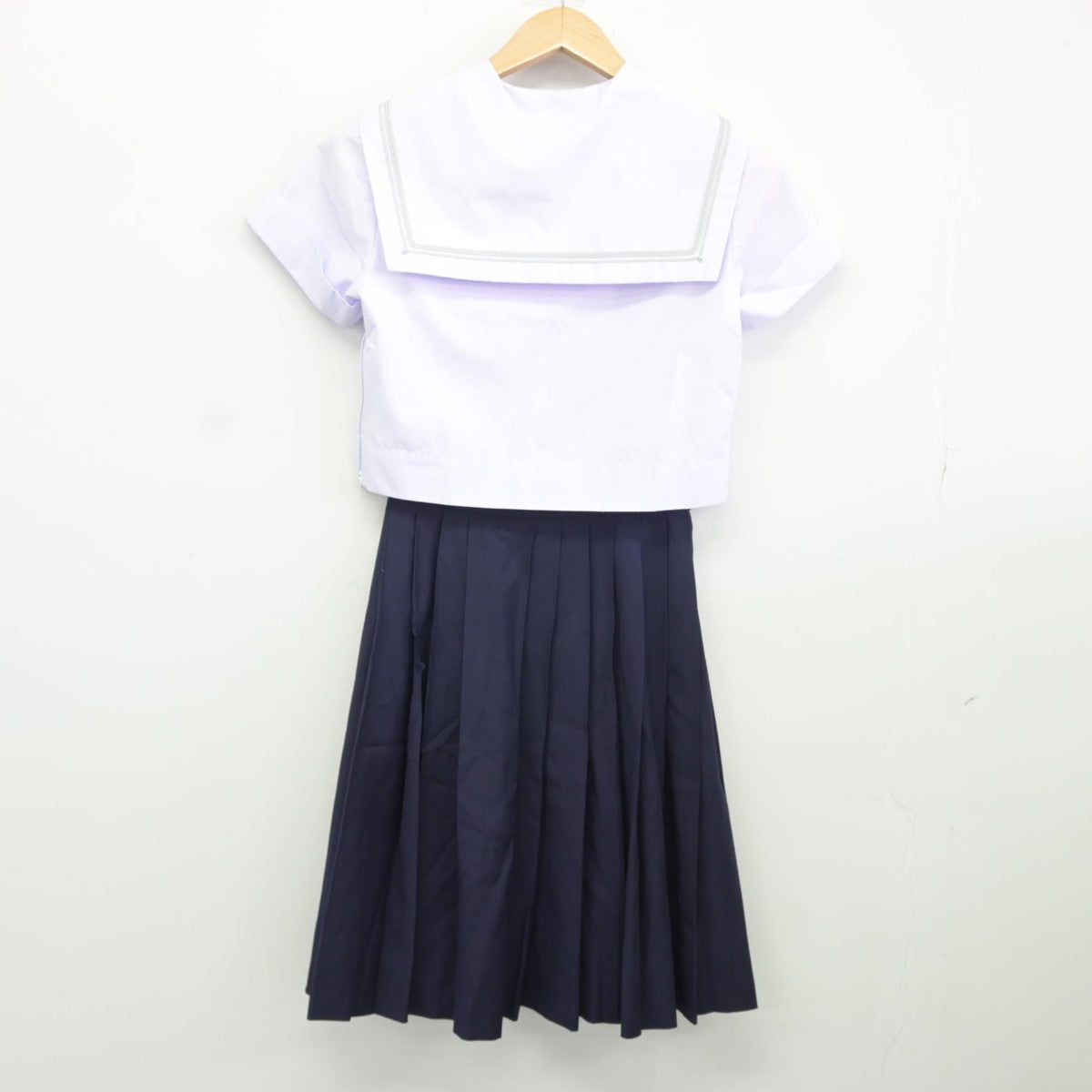 【中古】大阪府 四天王寺中学校 女子制服 3点（セーラー服・スカート）sf036697