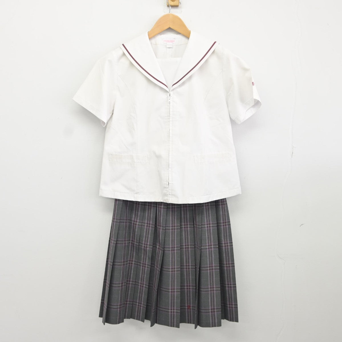 【中古】茨城県 常総学院高等学校 女子制服 2点（セーラー服・スカート）sf036703