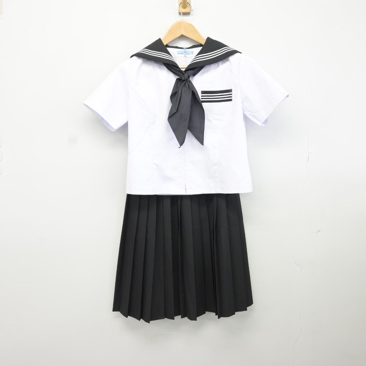 【中古】三重県 松阪高等学校 女子制服 3点（セーラー服・スカート）sf036732