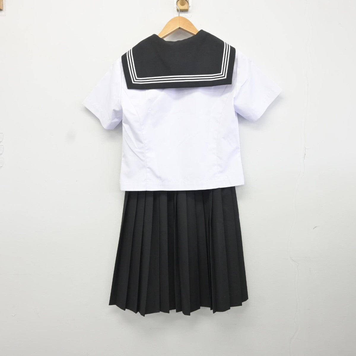 【中古】三重県 松阪高等学校 女子制服 3点（セーラー服・スカート）sf036732