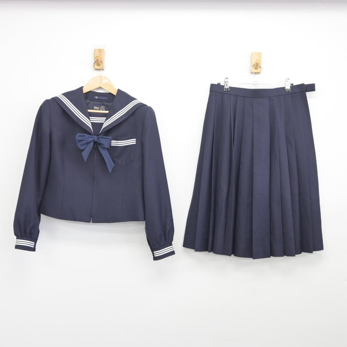 【中古】静岡県 福田中学校 女子制服 3点（セーラー服・スカート）sf036756