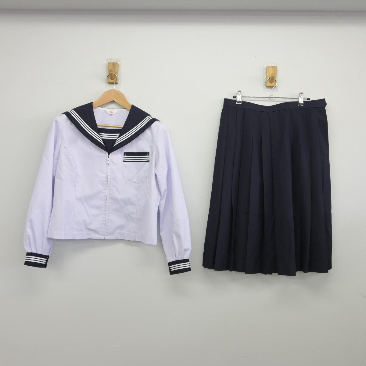 【中古】静岡県 福田中学校 女子制服 3点（セーラー服・スカート）sf036757