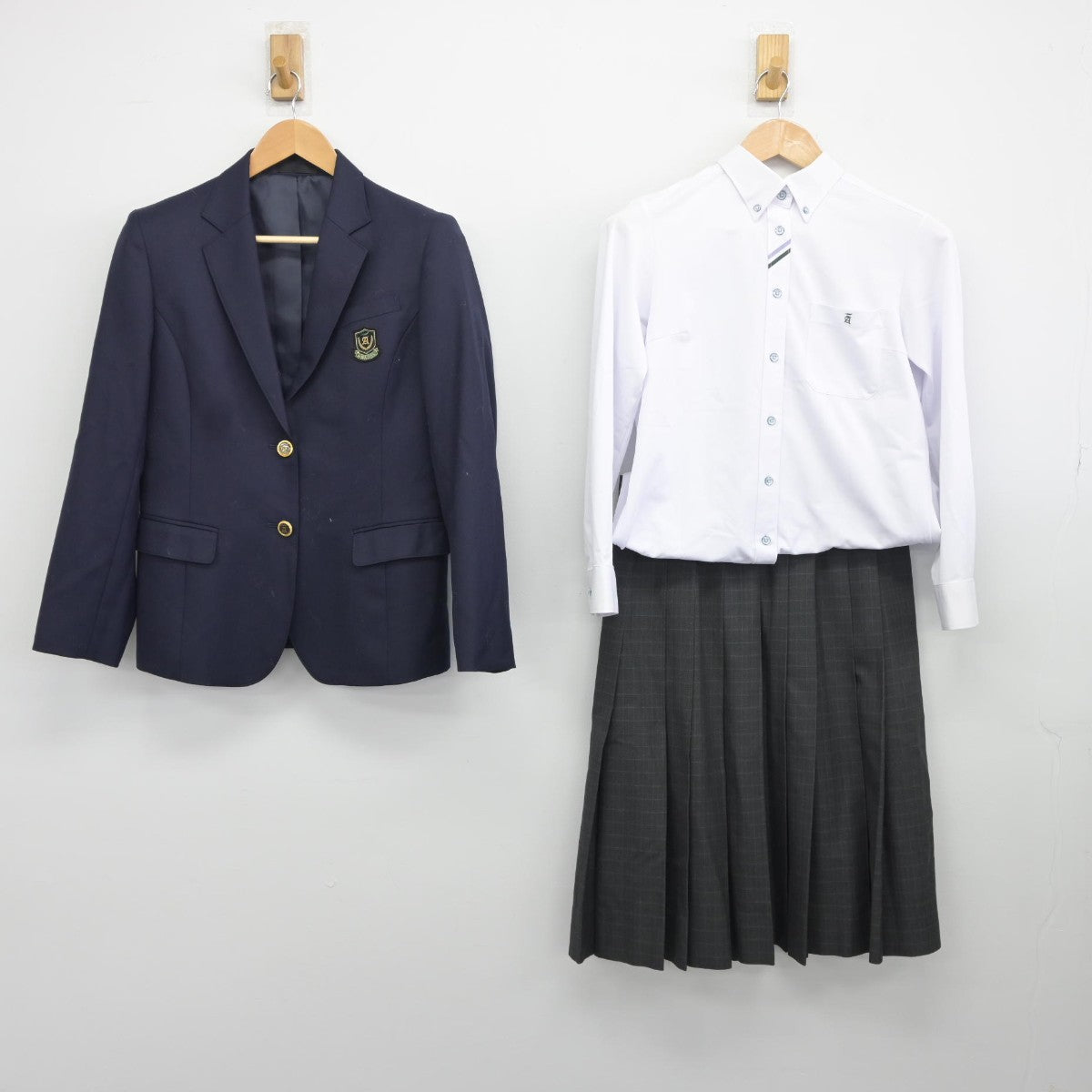 【中古】福岡県 青葉中学校 女子制服 3点（ブレザー・シャツ・スカート）sf036759