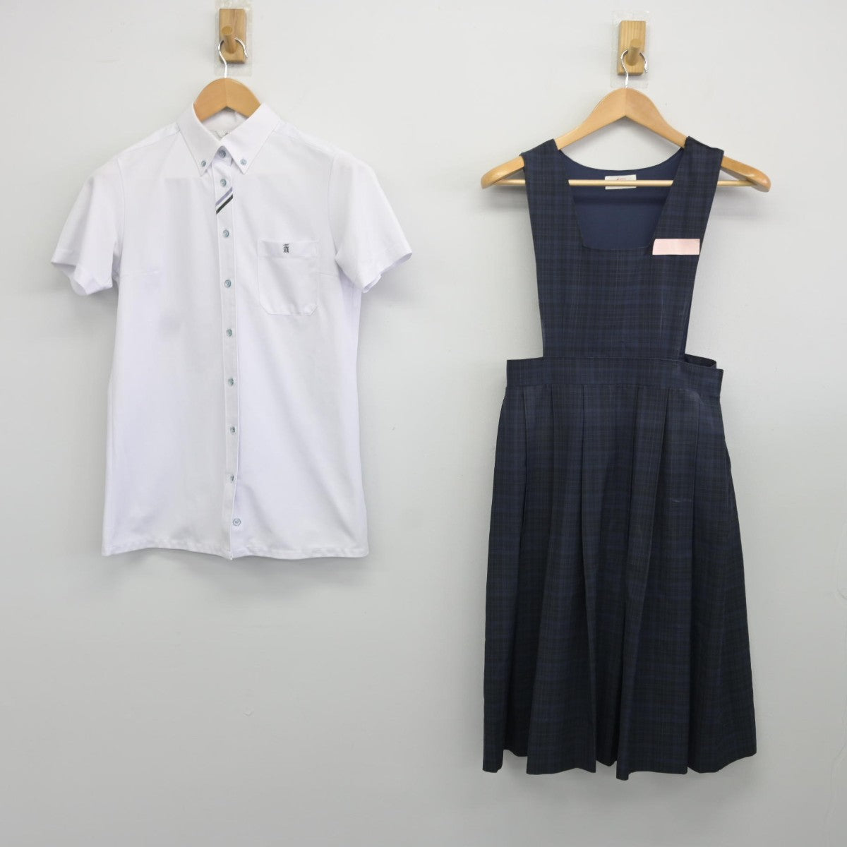 【中古】福岡県 青葉中学校 女子制服 2点（シャツ・ジャンパースカート）sf036761