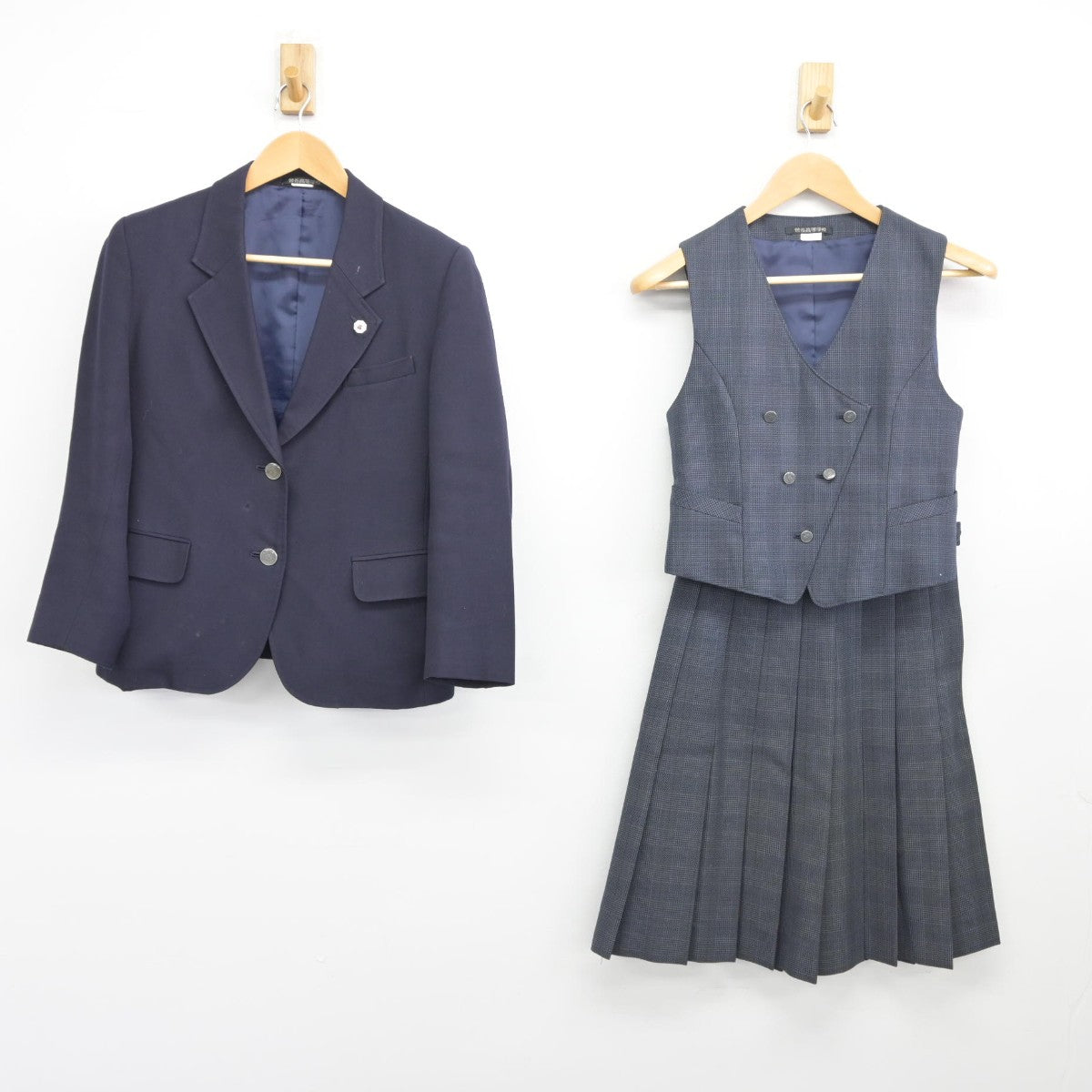 【中古】岐阜県 鶯谷中学高等学校 女子制服 3点（ブレザー・ベスト・スカート）sf036785