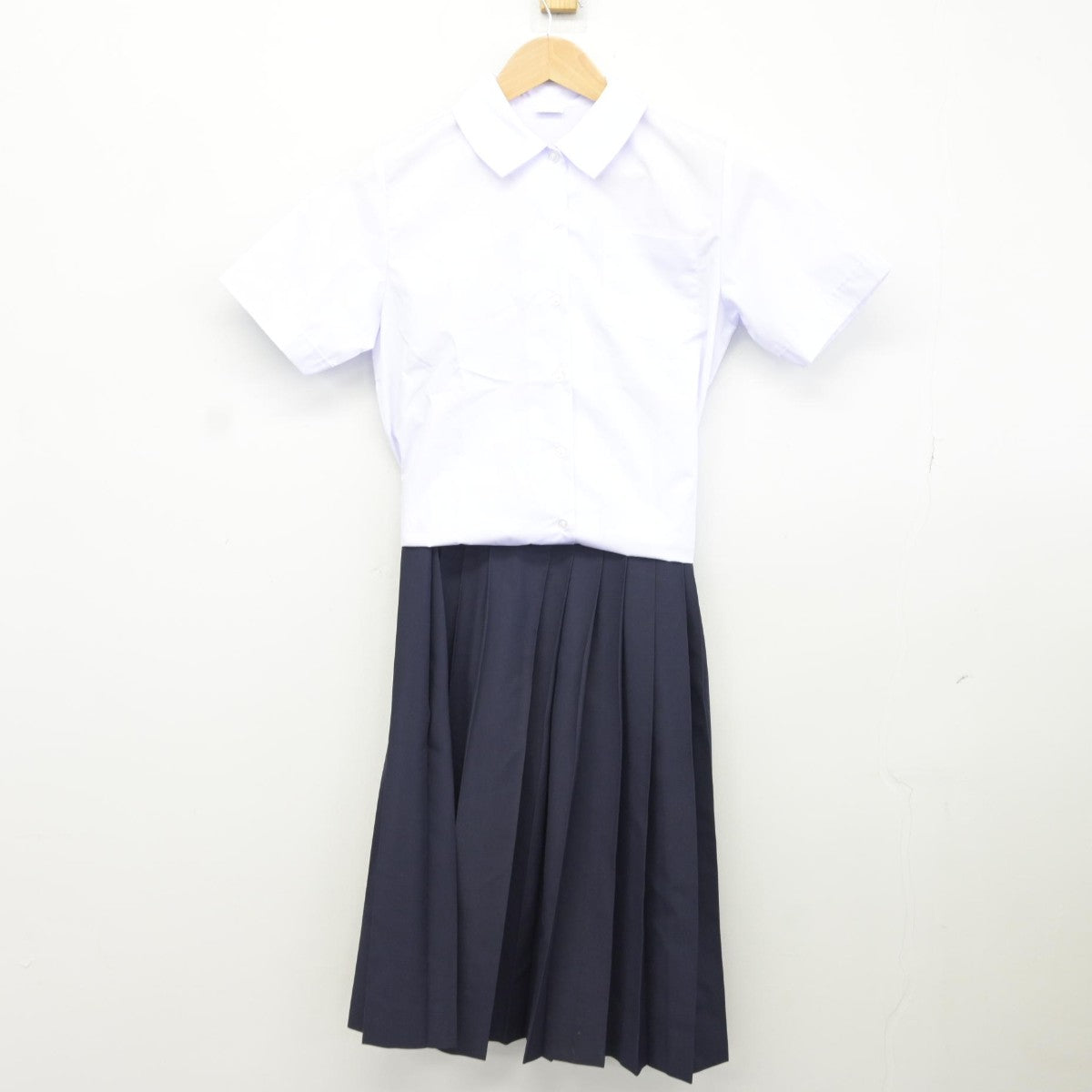 【中古】茨城県 豊里学園 豊里中学校 女子制服 2点（シャツ・スカート）sf036830