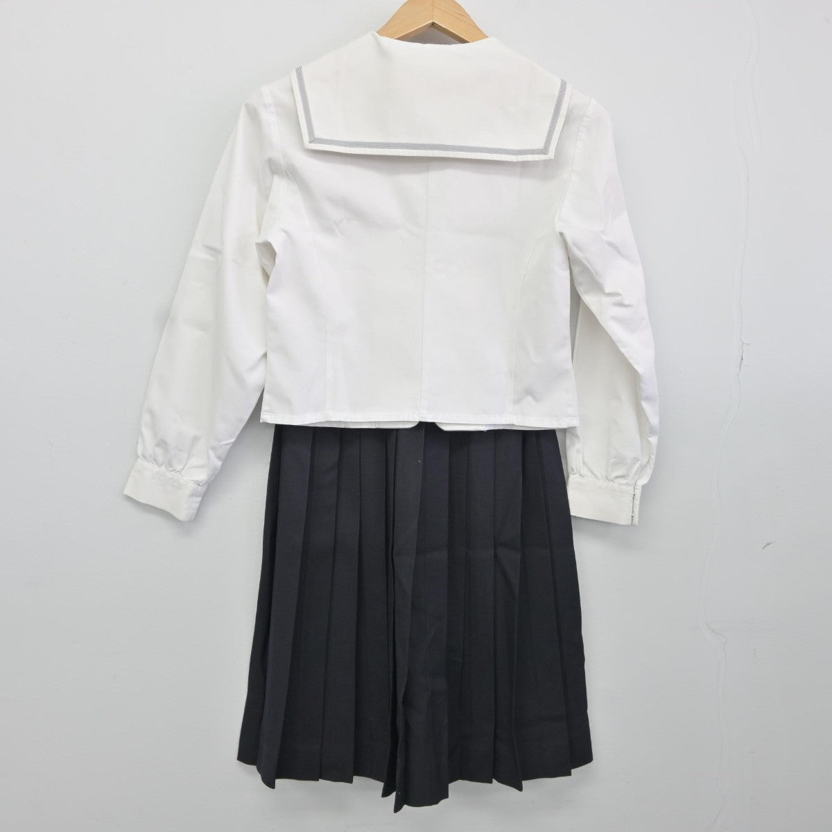 【中古】兵庫県 姫路工業高等学校 女子制服 3点（セーラー服・セーラー服・スカート）sf036855