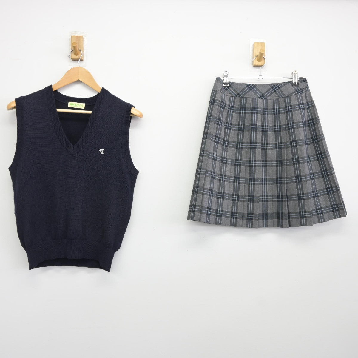 【中古】宮城県 多賀城高等学校 女子制服 2点（ニットベスト・スカート）sf036866