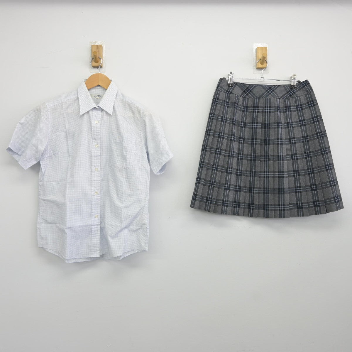 【中古】宮城県 多賀城高等学校 女子制服 2点（シャツ・スカート）sf036867