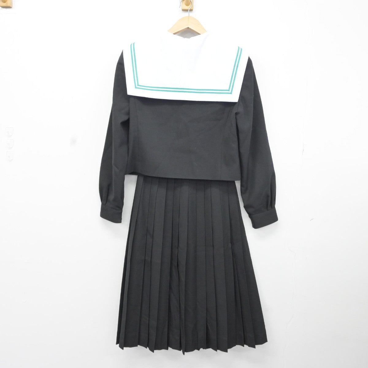 【中古】愛知県 竜神中学校 女子制服 2点（セーラー服・スカート）sf036910