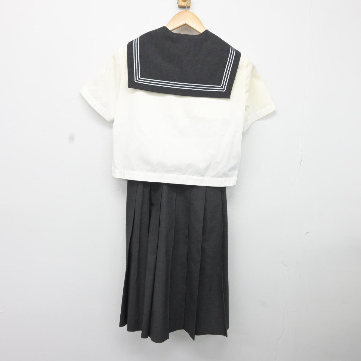 【中古】千葉県 聖徳大学附属女子中学校高等学校 女子制服 2点（セーラー服・スカート）sf036952