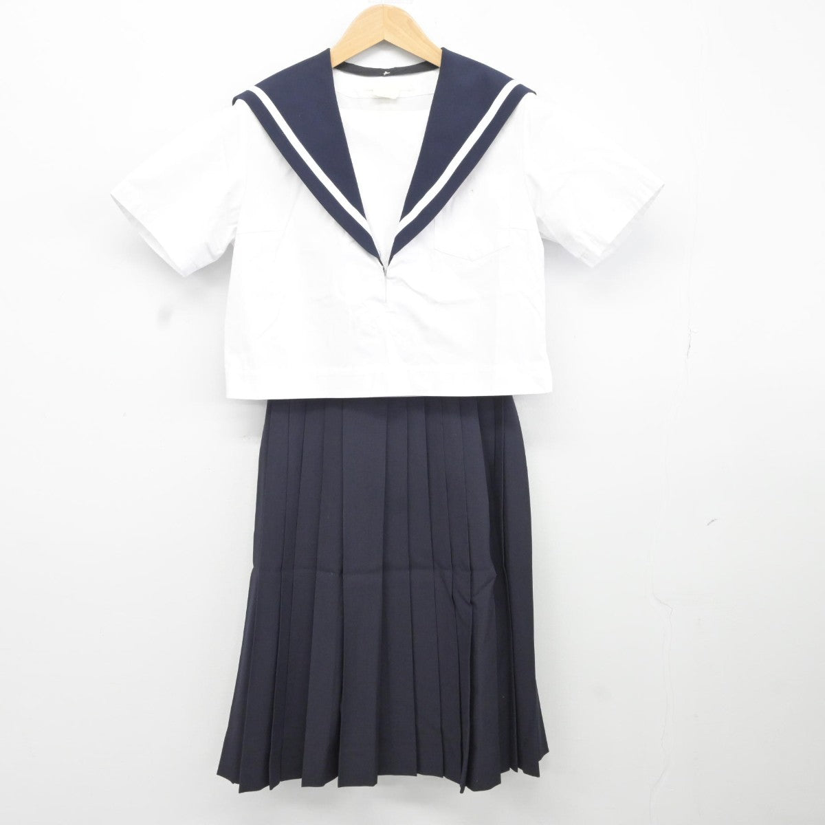 【中古】愛知県 松蔭高等学校 女子制服 2点（セーラー服・スカート）sf036999