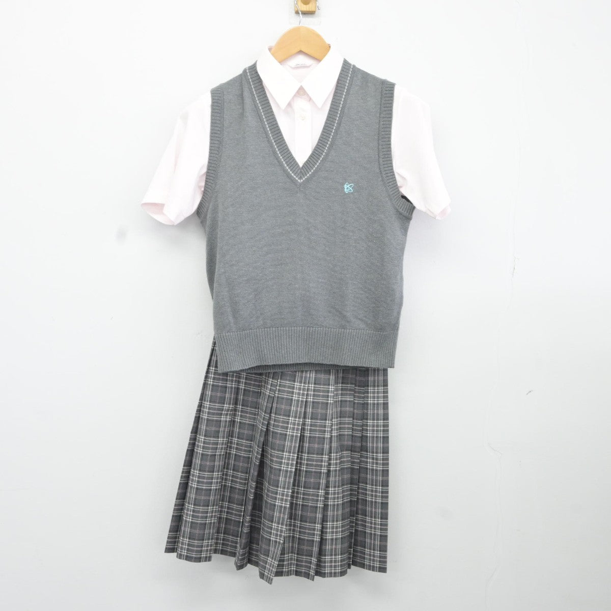 【中古】東京都 神田女学園中学校 女子制服 4点（シャツ・ニットベスト・スカート）sf037022