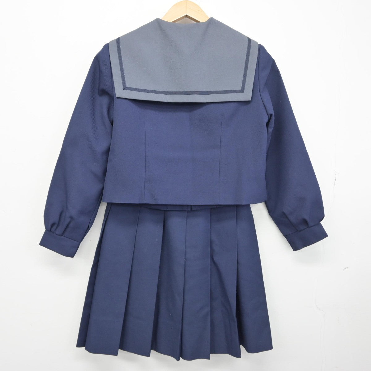 【中古】神奈川県 鵜野森中学校 女子制服 3点（セーラー服・スカート）sf037056