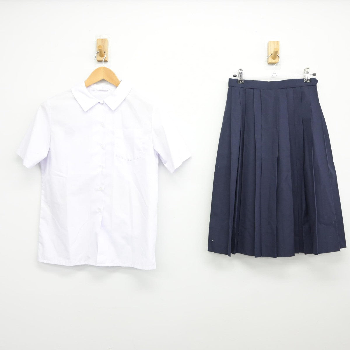 【中古】兵庫県 浜脇中学校 女子制服 2点（シャツ・スカート）sf037066