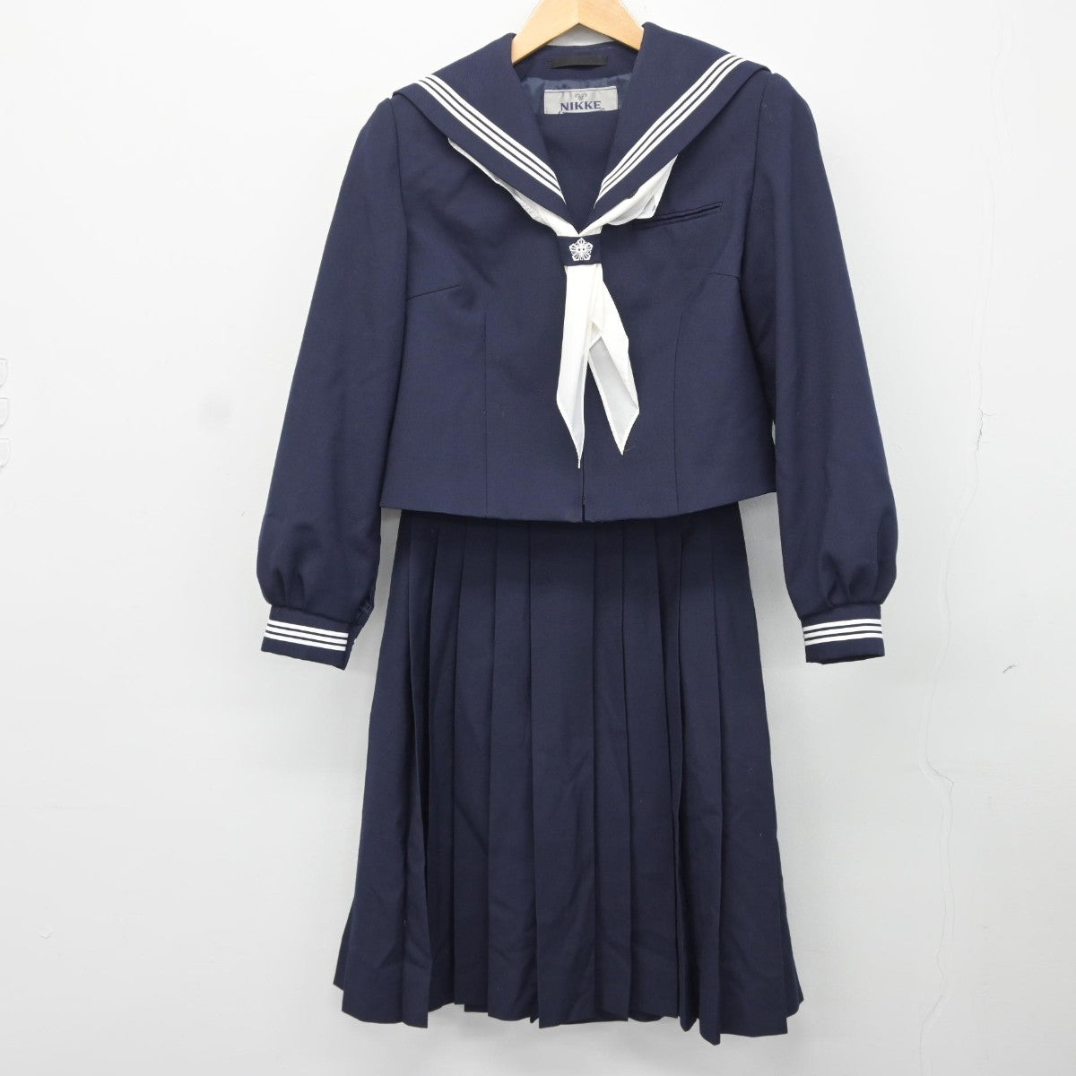 【中古】埼玉県 仲町中学校 女子制服 3点（セーラー服・スカート）sf037074