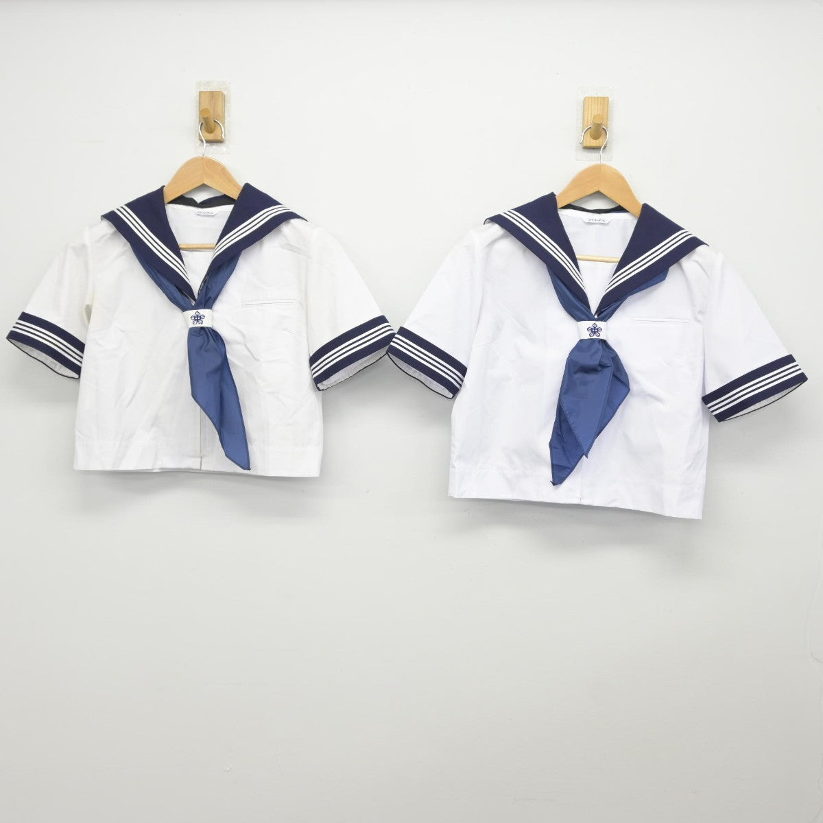 【中古】埼玉県 仲町中学校 女子制服 5点（セーラー服・セーラー服・スカート）sf037075