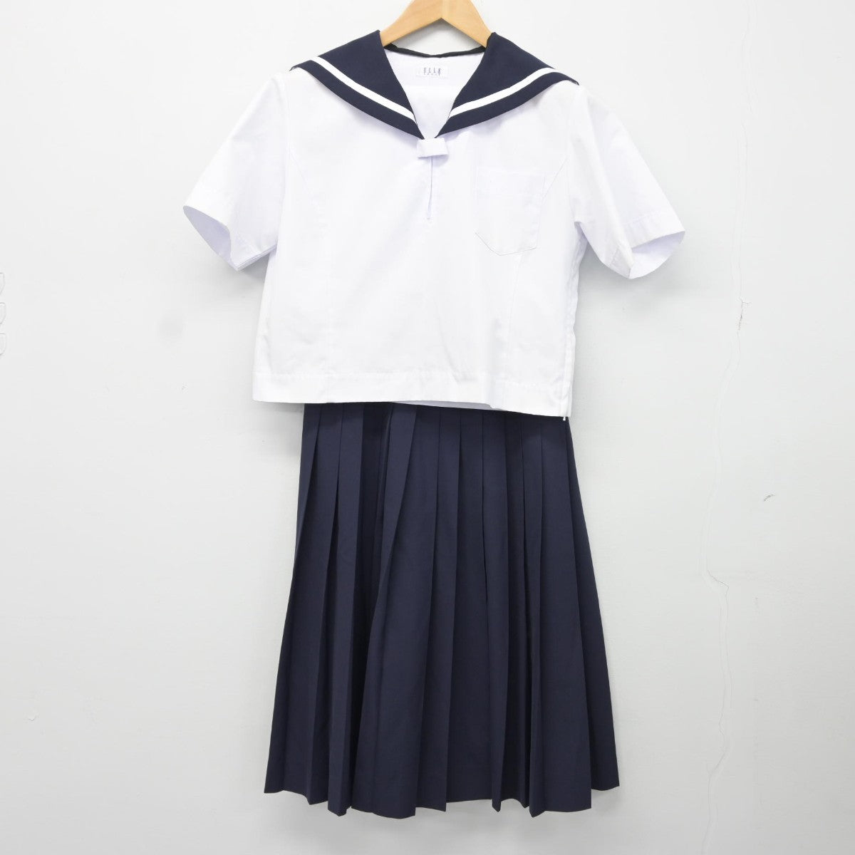 【中古】香川県 丸亀市立西中学校 女子制服 2点（セーラー服・スカート）sf037103