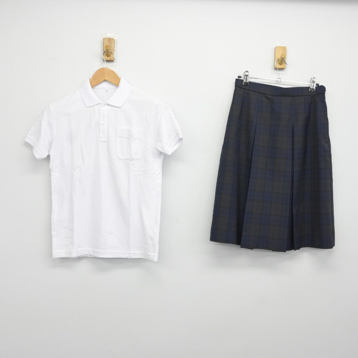 【中古】北海道 札幌市立澄川中学校 女子制服 2点（シャツ・スカート）sf037117