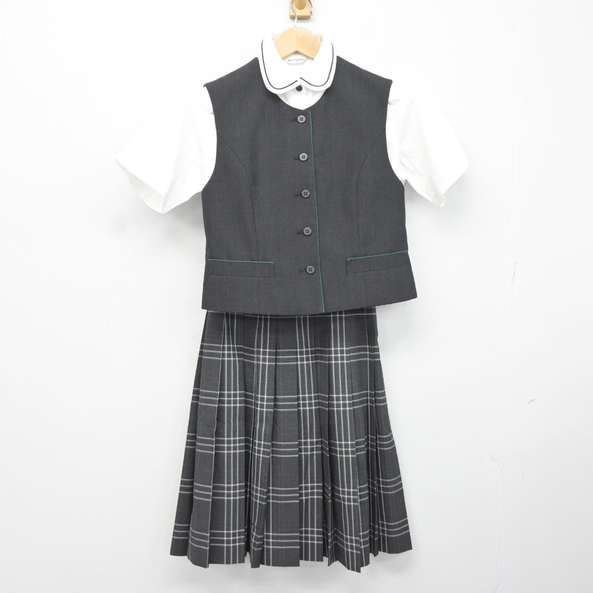 【中古】神奈川県 鎌倉女子大学中等部高等部 女子制服 4点（ベスト・シャツ・スカート）sf037137