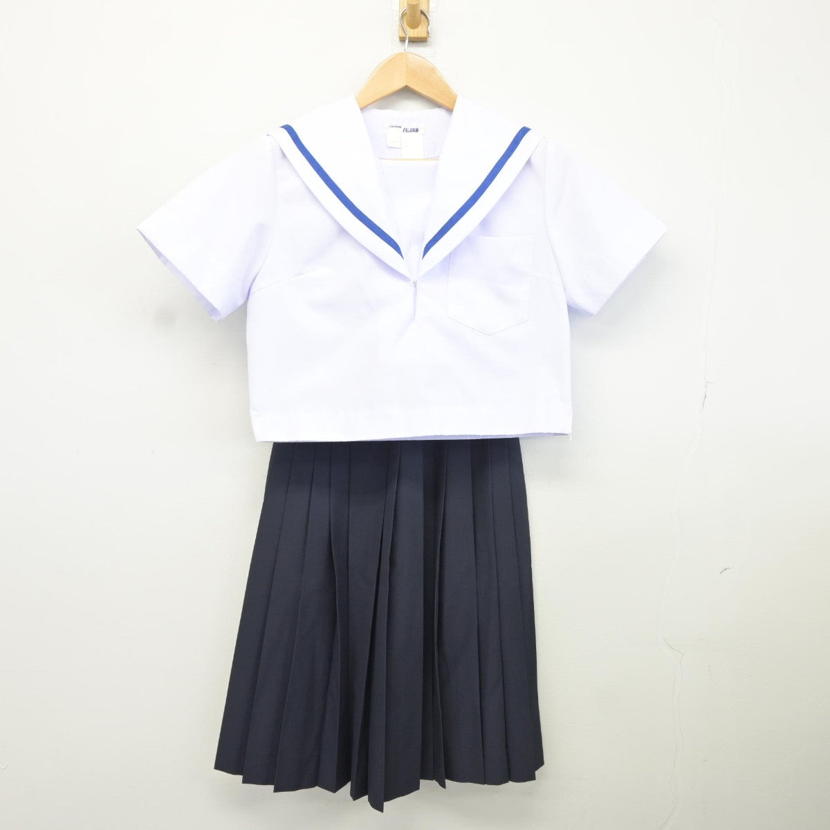 【中古】愛知県 刈谷南中学校 女子制服 2点（セーラー服・スカート）sf037155