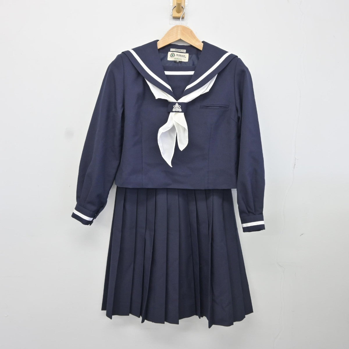 【中古】千葉県 船橋市立豊富中学校 女子制服 3点（セーラー服・スカート）sf037184