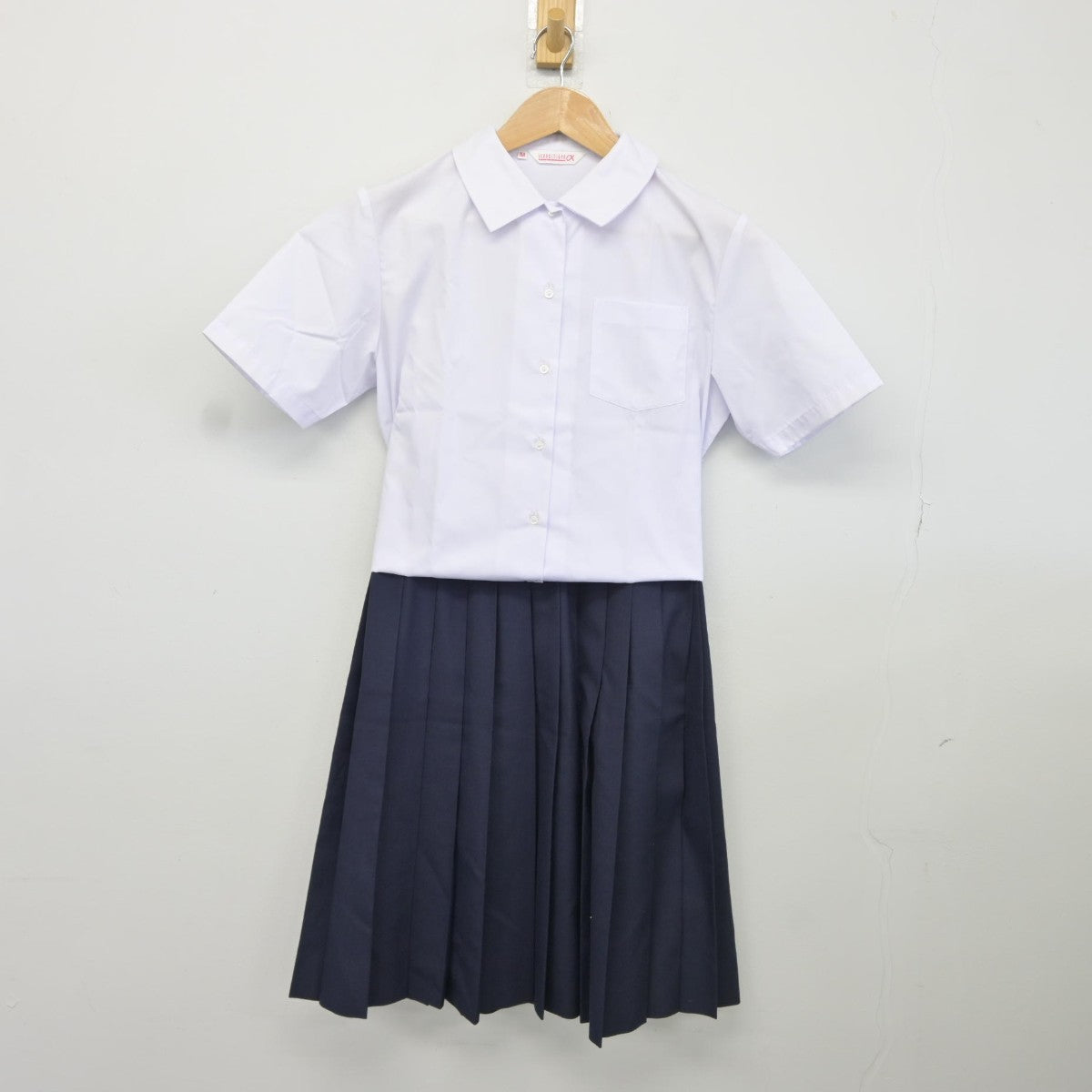 【中古】千葉県 船橋市立豊富中学校 女子制服 2点（シャツ・スカート）sf037185