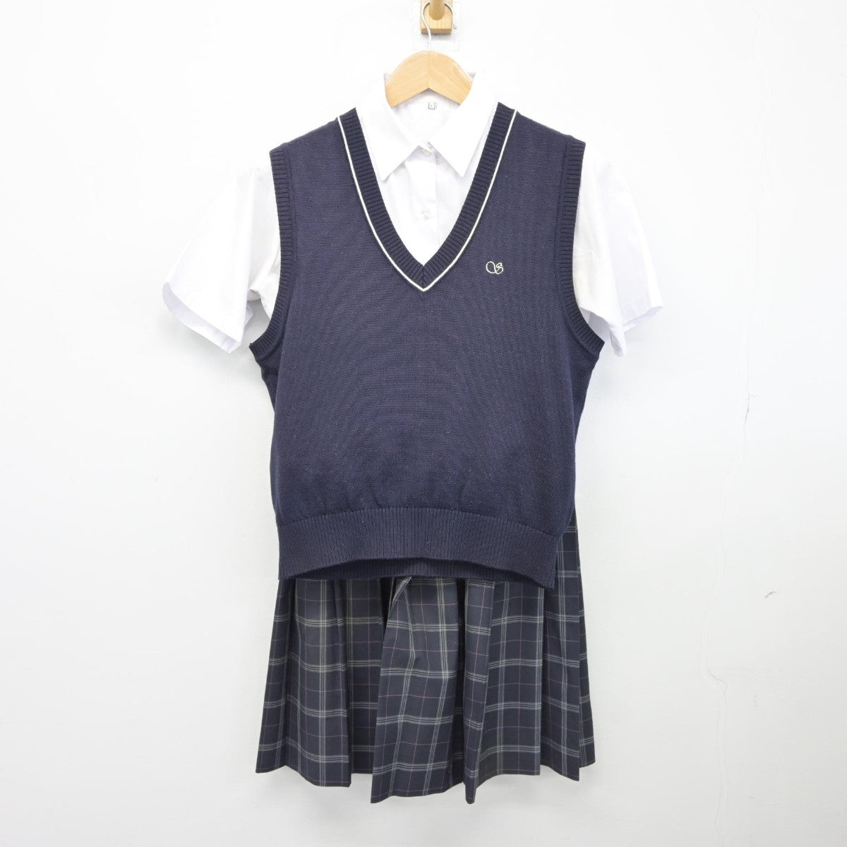 【中古】東京都 墨田川高等学校 女子制服 3点（ニットベスト・シャツ・スカート）sf037187