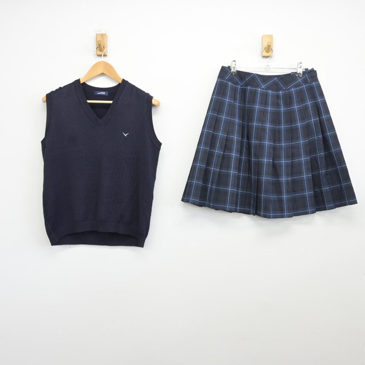 【中古】福岡県 福岡講倫館高等学校 女子制服 2点（ニットベスト・スカート）sf037224