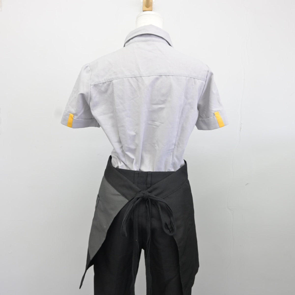 【中古】 マクドナルド 女子制服 4点（シャツ・ズボン・エプロン / サロン）sf037225