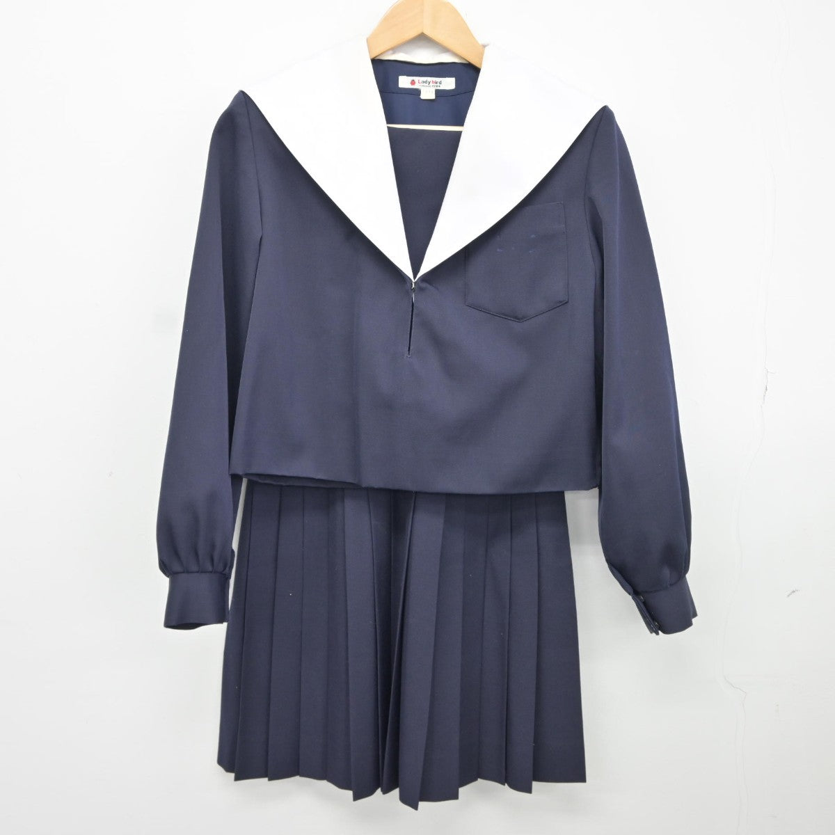 【中古】愛知県 日比津中学校 女子制服 2点（セーラー服・スカート）sf037271