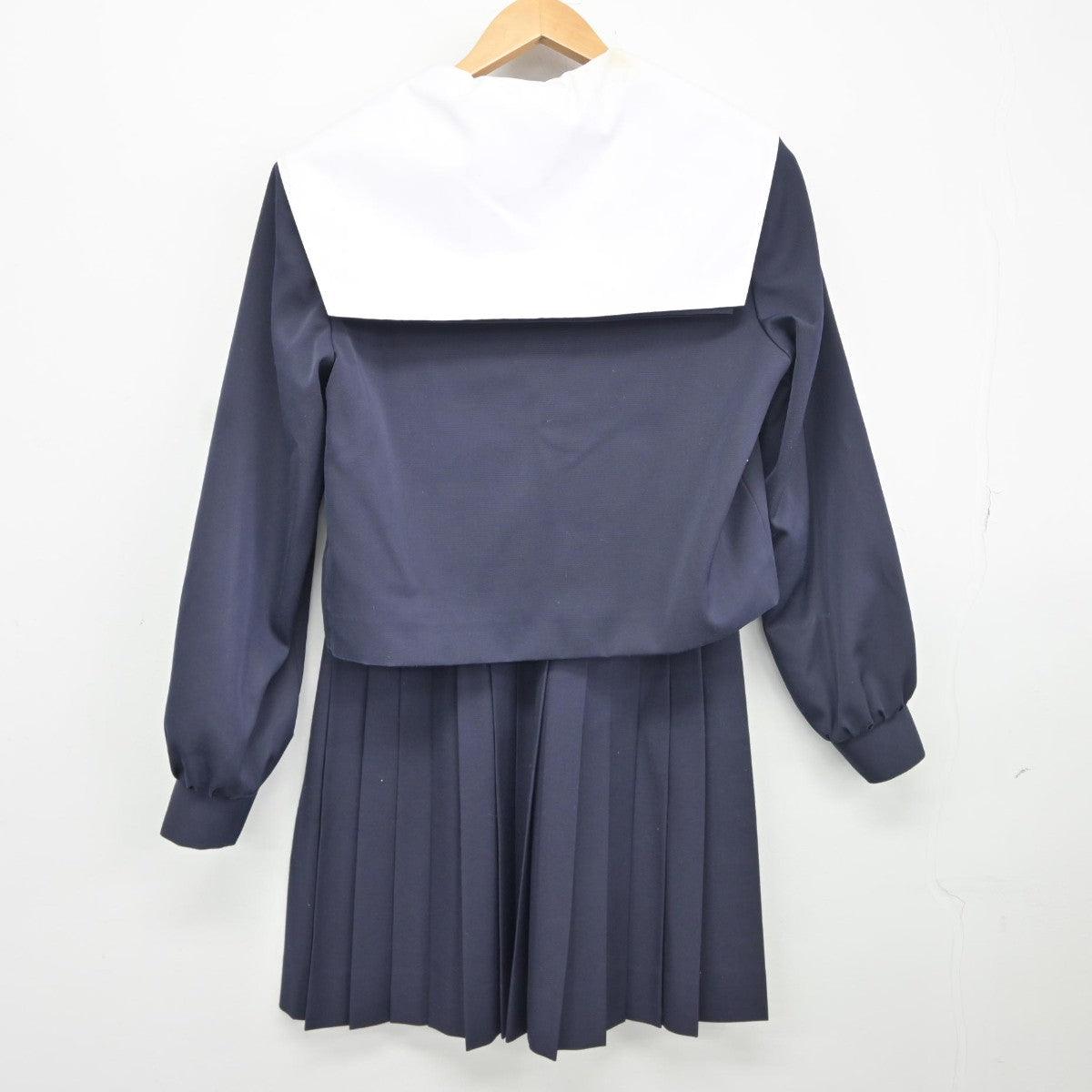 【中古】愛知県 日比津中学校 女子制服 2点（セーラー服・スカート）sf037271