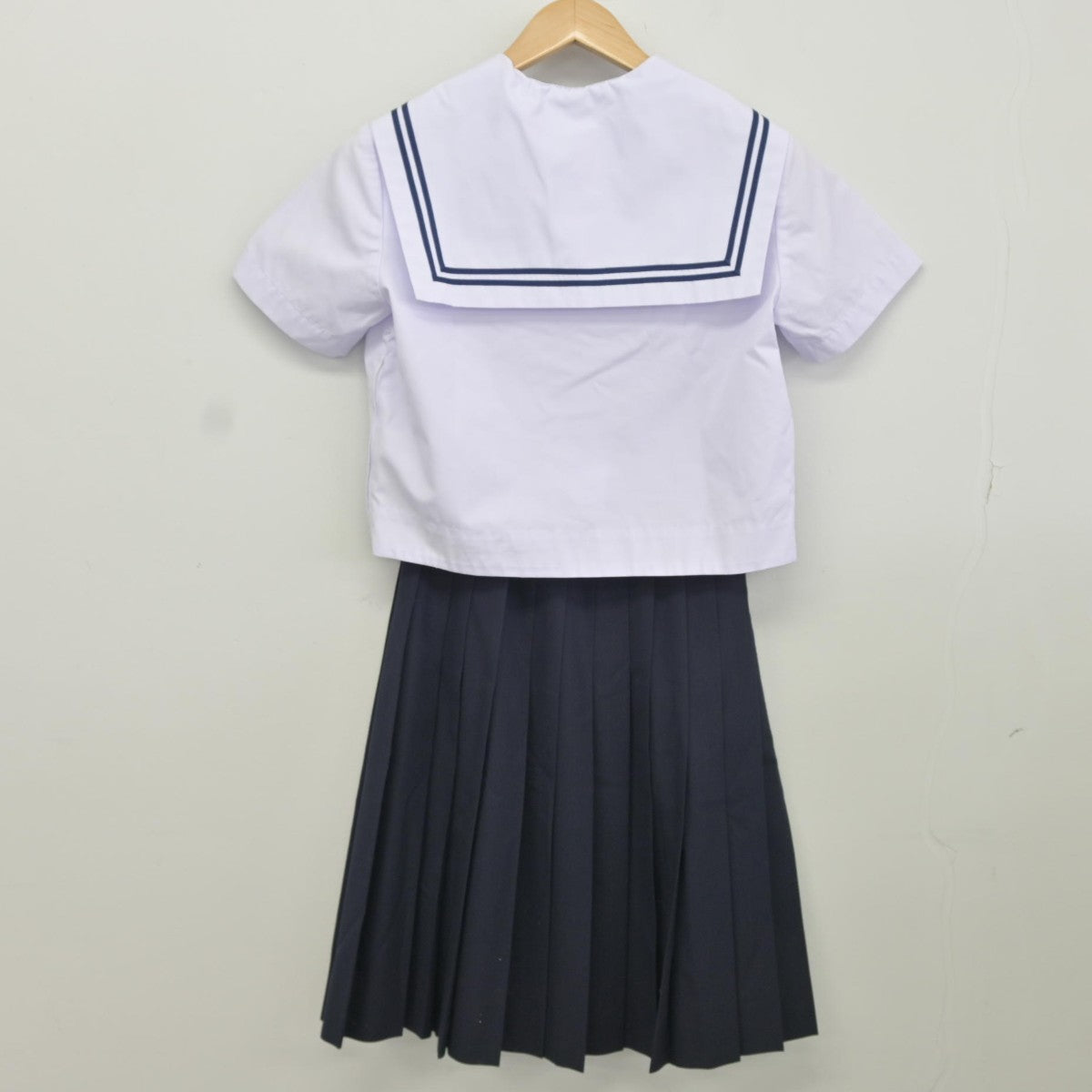 【中古】愛知県 吉田方中学校 女子制服 2点（セーラー服・スカート）sf037347