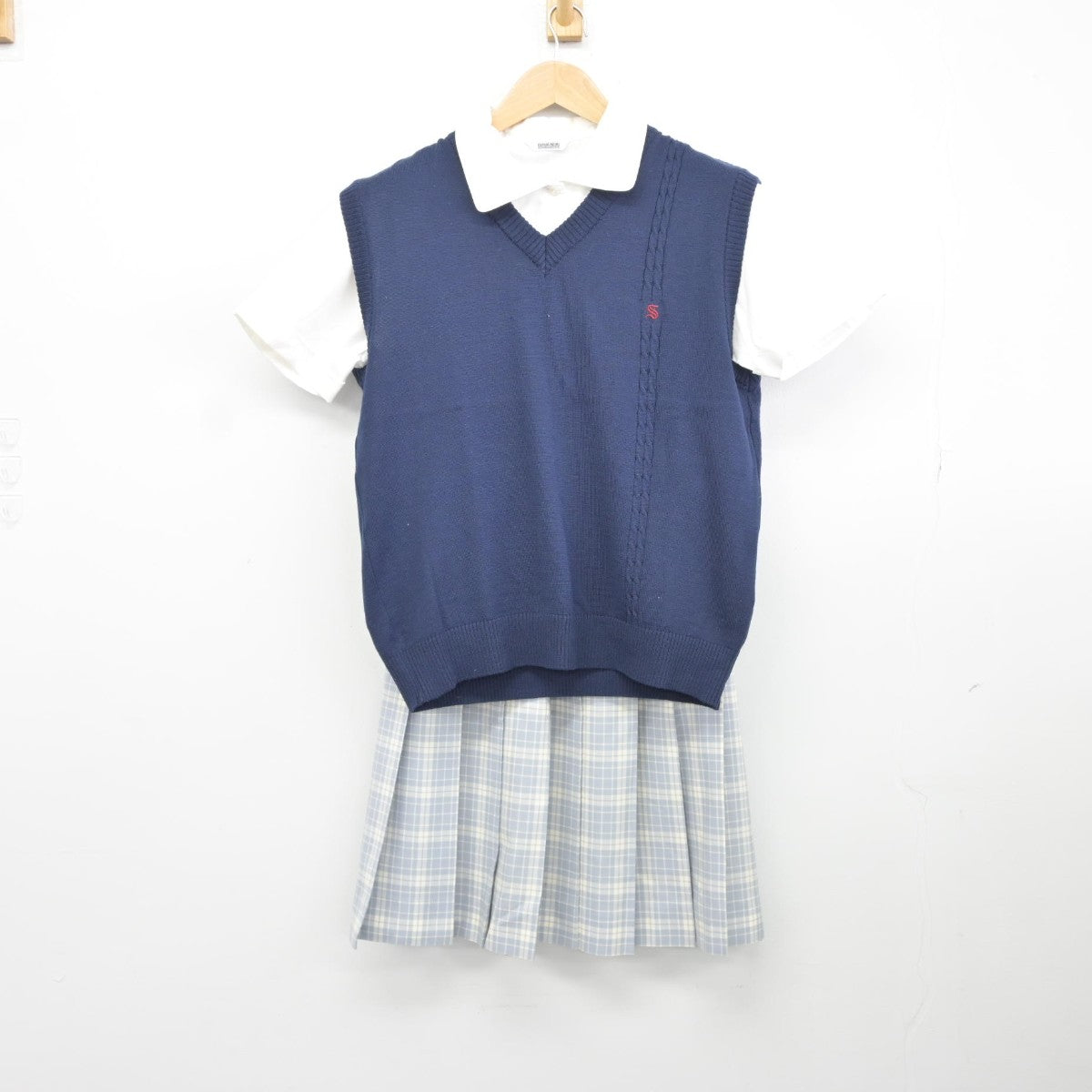 【中古】福島県 福島成蹊高等学校 女子制服 3点（ニットベスト・シャツ・スカート）sf037361