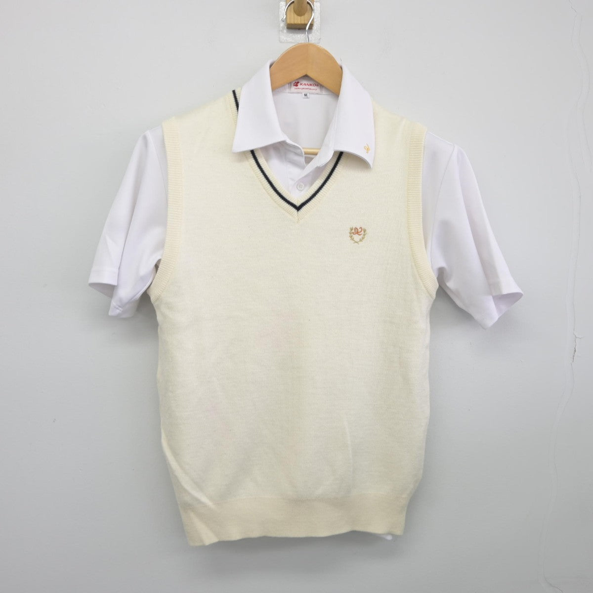 【中古】兵庫県 広陵中学校 女子制服 2点（ニットベスト・シャツ）sf037417