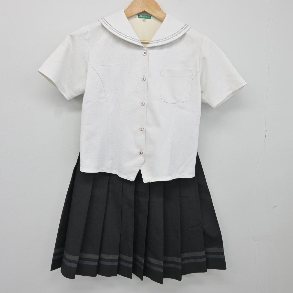 【中古】福岡県 福岡大学附属若葉高等学校 女子制服 2点（セーラー服・スカート）sf037455