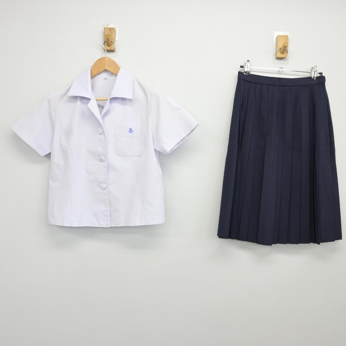 【中古】兵庫県 姫路西高等学校 女子制服 2点（シャツ・スカート）sf037463