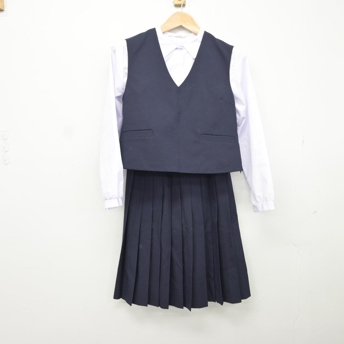 【中古】兵庫県 鷹匠中学校 女子制服 5点（ブレザー・シャツ・ニットベスト・スカート）sf037492