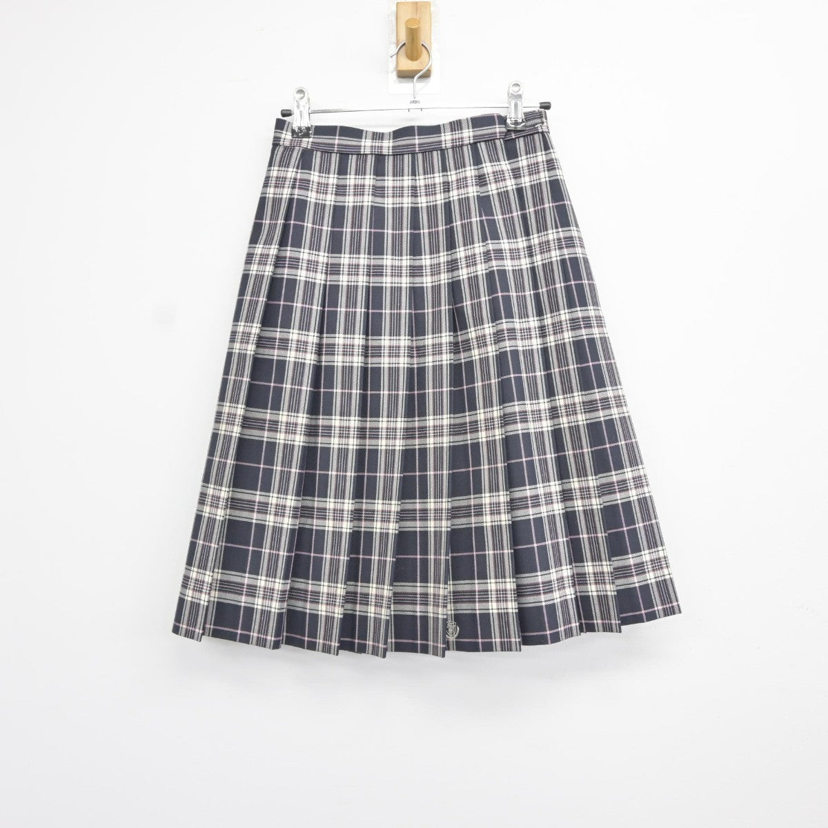 【中古】東京都 日出高等学校 女子制服 3点（ニット・スカート）sf037493