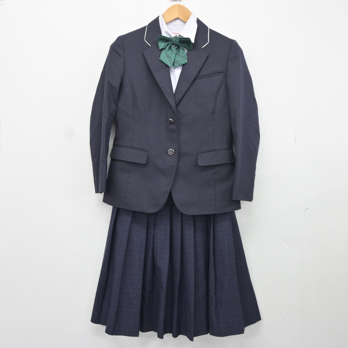 【中古】福岡県 福岡市立中学校標準服 女子制服 4点（ブレザー・シャツ・スカート）sf037516