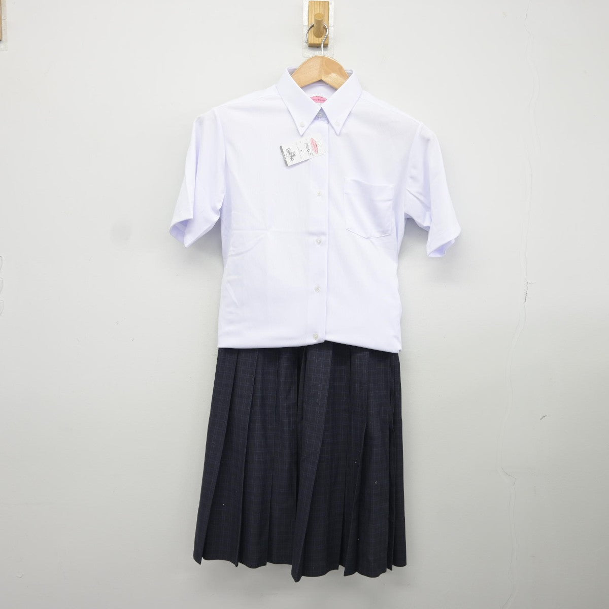 【中古】福岡県 福岡市内中学新標準服 女子制服 2点（シャツ・スカート）sf037557