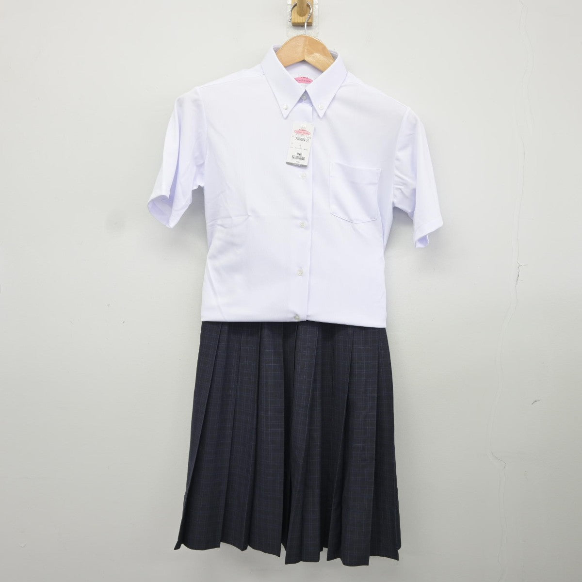 【中古】福岡県 福岡市内中学新標準服 女子制服 2点（シャツ・スカート）sf037558