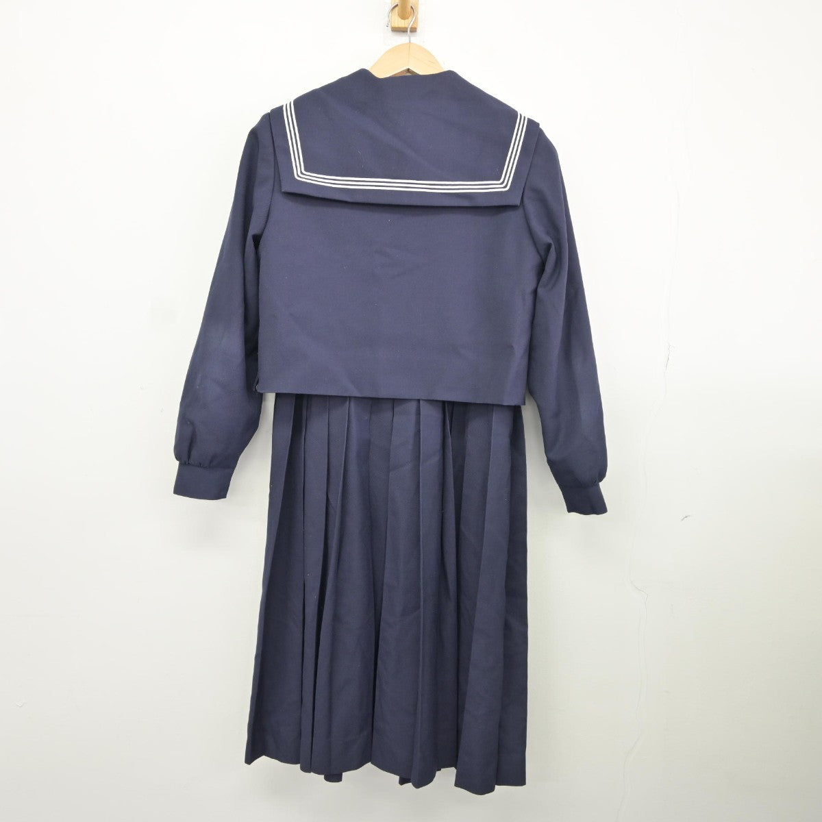 【中古】福岡県 香椎第一中学校 女子制服 3点（セーラー服・ジャンパースカート）sf037559