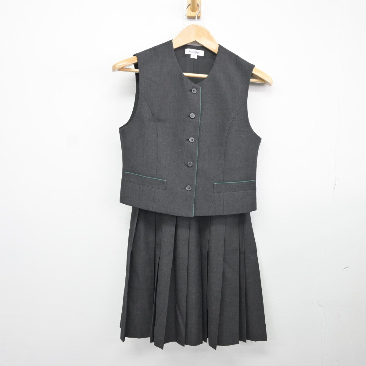 【中古】神奈川県 鎌倉女子大学中等部高等部 女子制服 2点（ベスト・スカート）sf037569