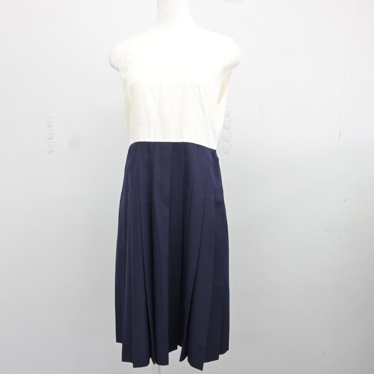 【中古】福岡県 博多女子中学校 女子制服 4点（セーラー服・ニット・ジャンパースカート）sf037575